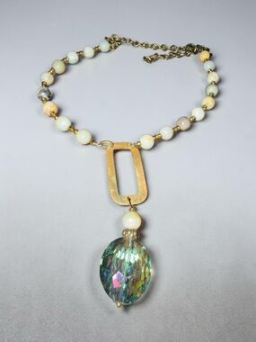 ✨ Gorgeous Gold Tone Beaded Necklace w/ Iridescent Pendant – 16” + 3” Extender ✨